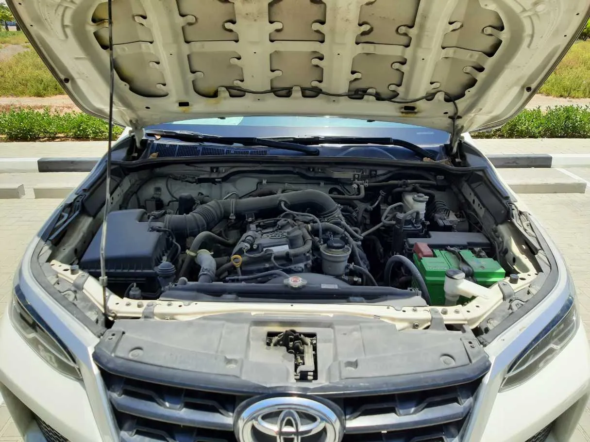 Car image 19