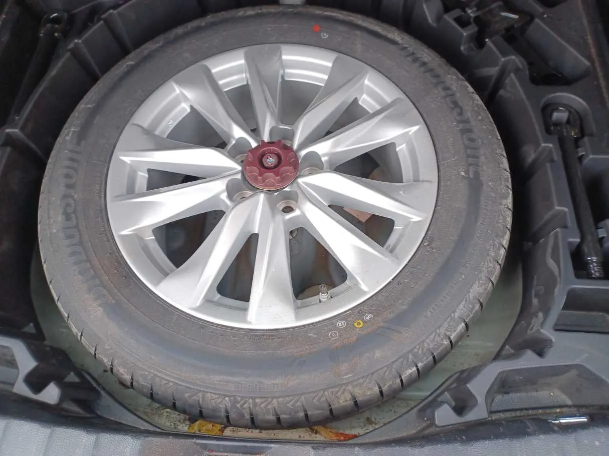 Car image 25