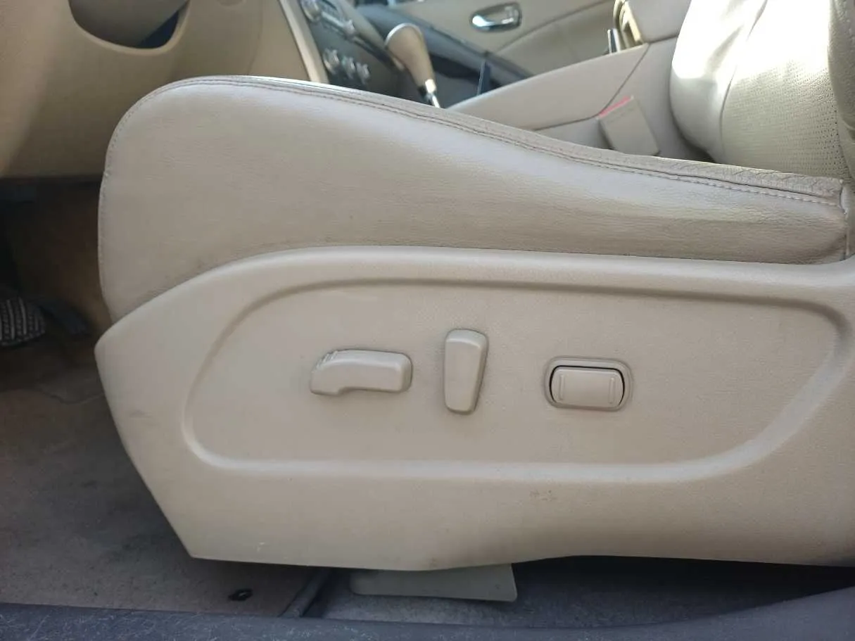 Car image 23
