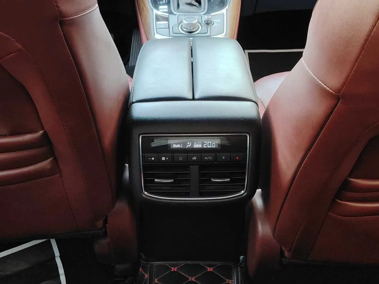 Car image 30