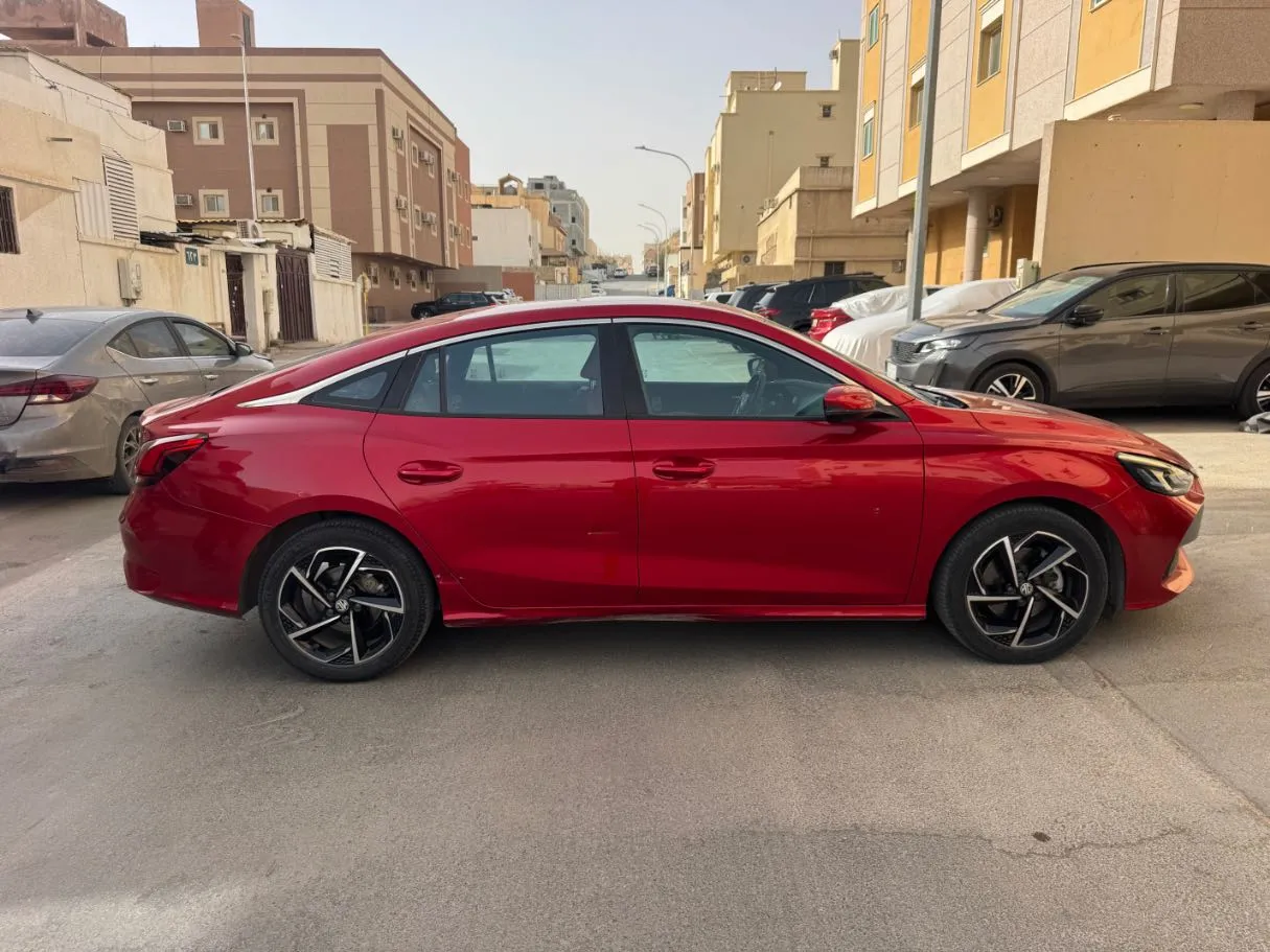 Car image 4