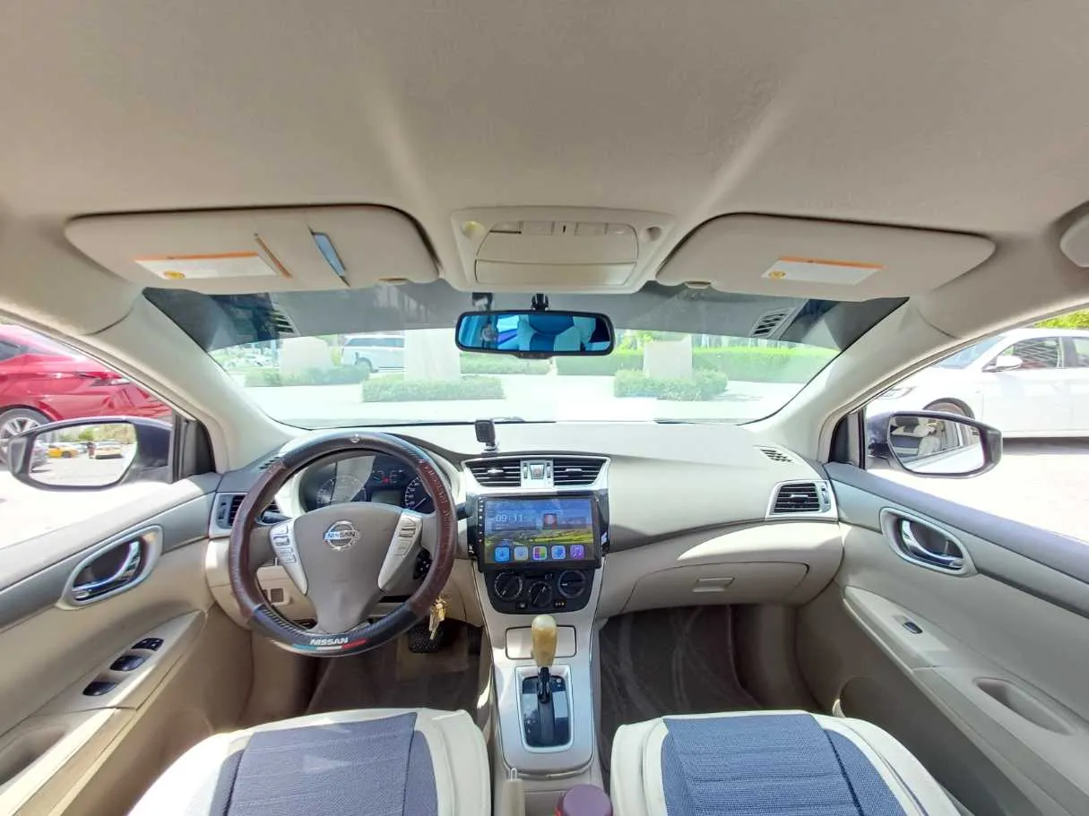 Car image 14