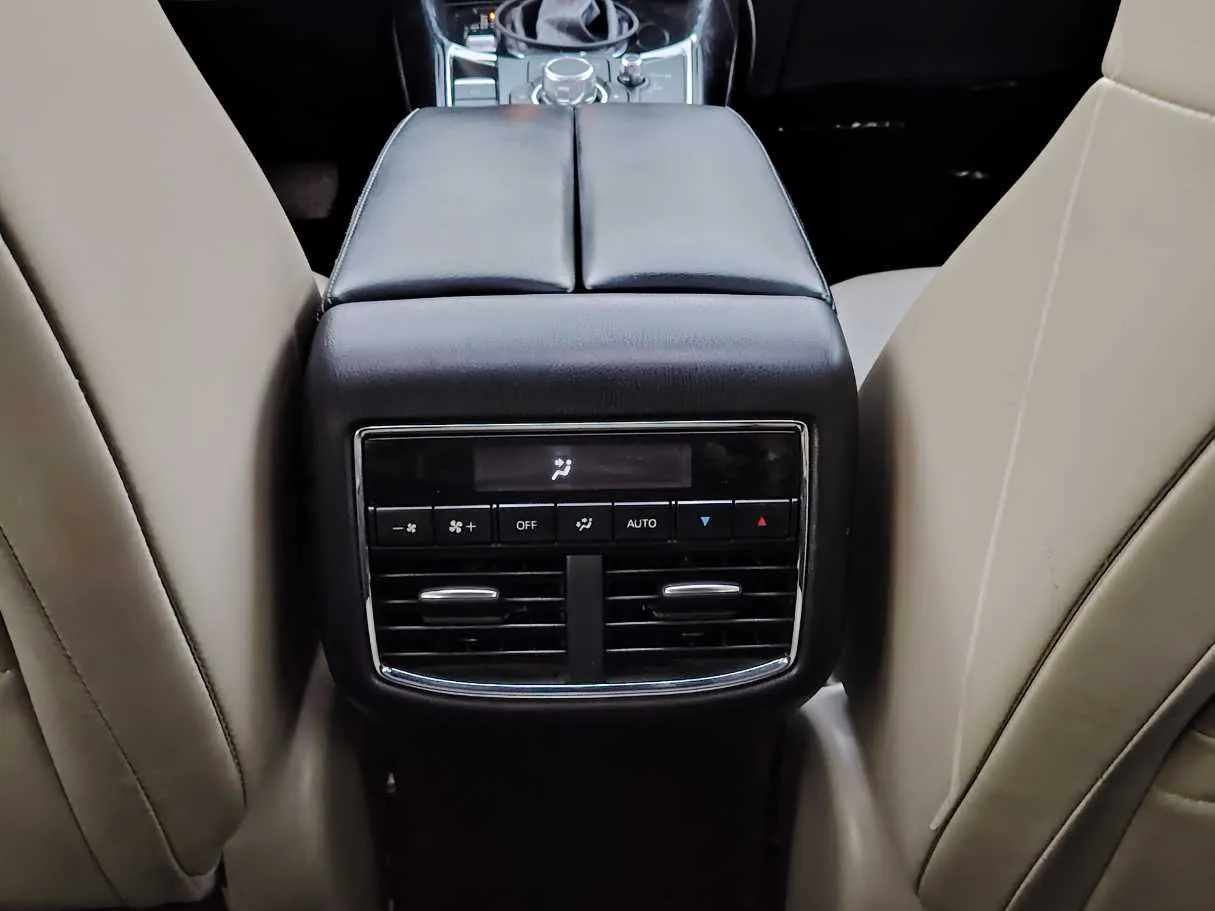 Car image 33