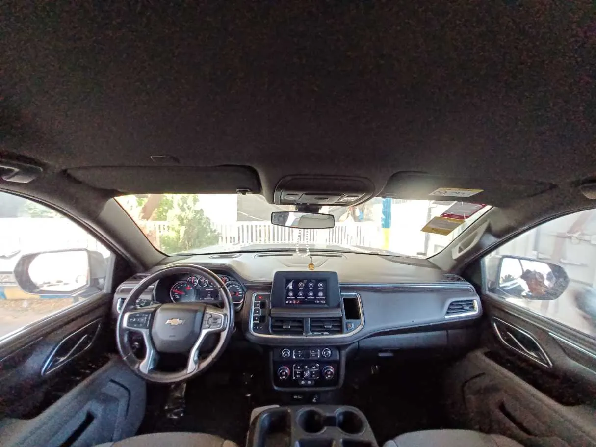 Car image 13