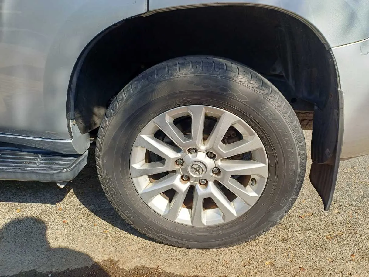 Car image 9