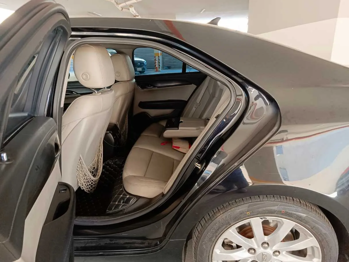 Car image 18