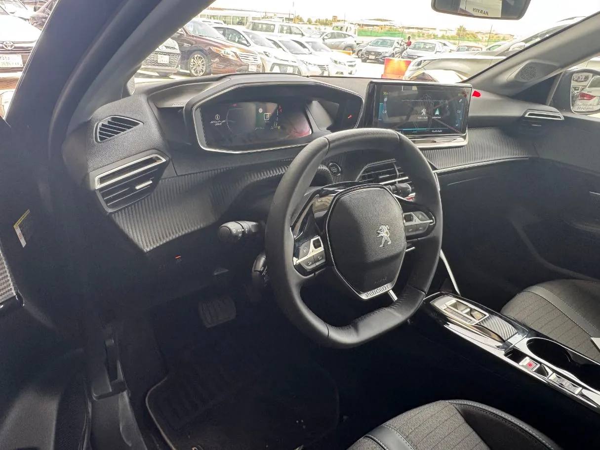 Car image 15