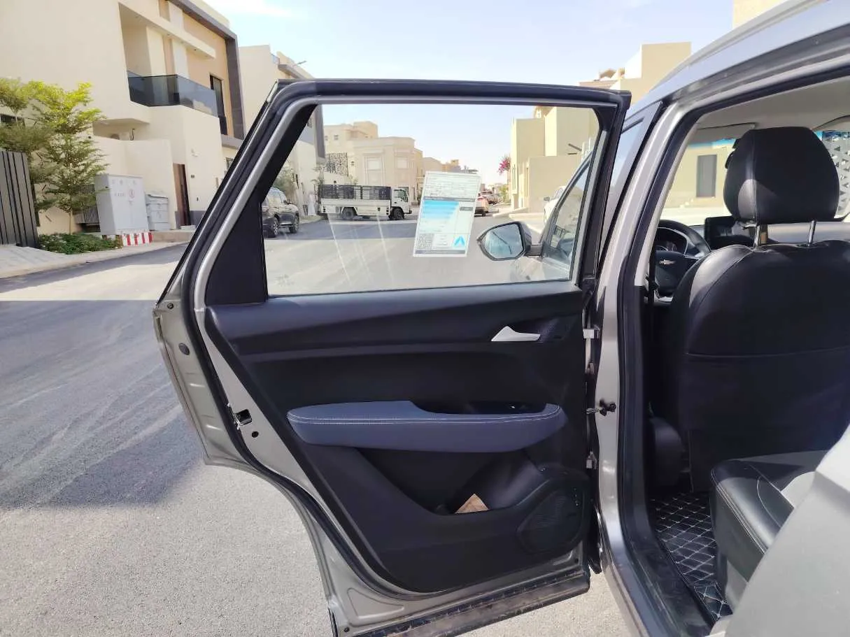 Car image 15