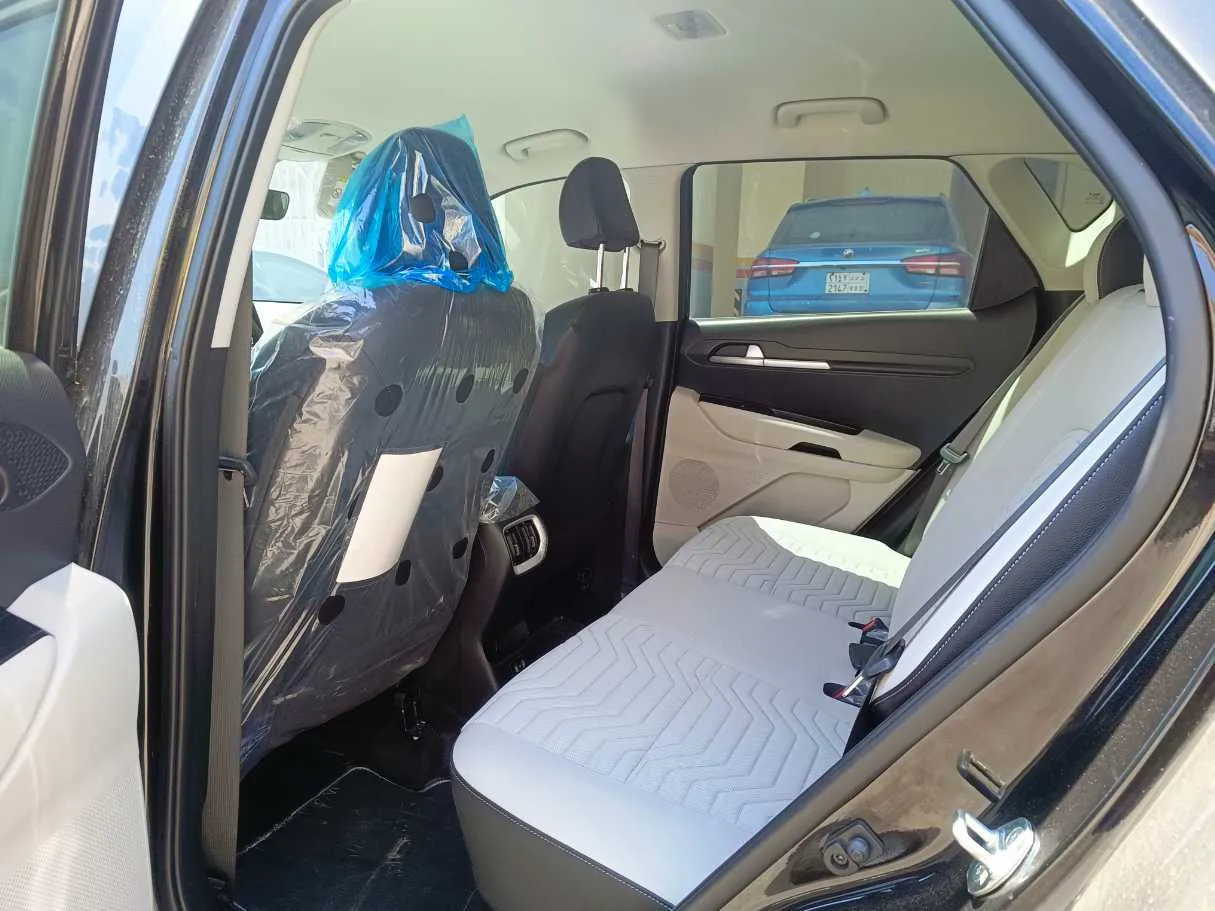 Car image 18