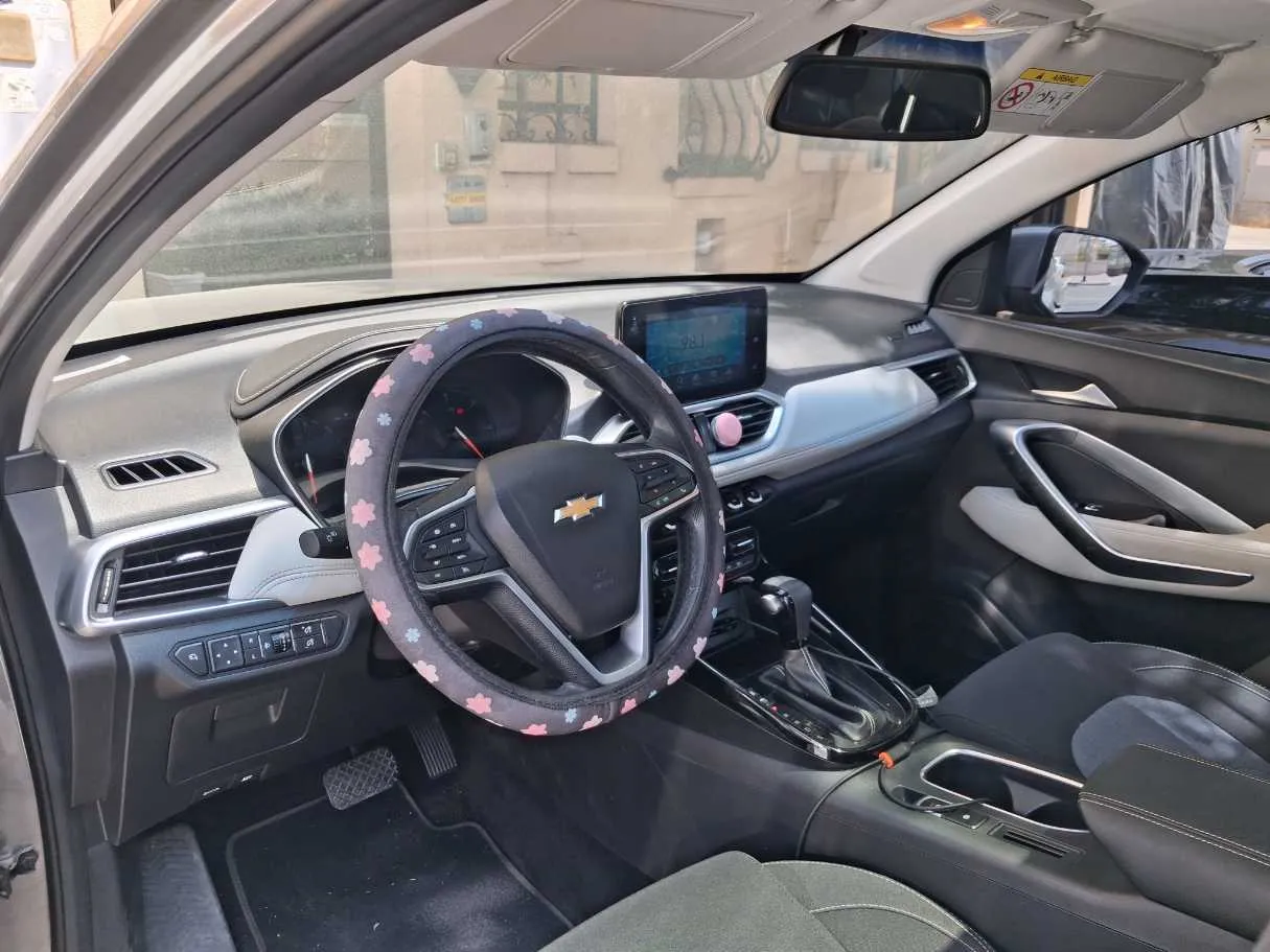 Car image 11