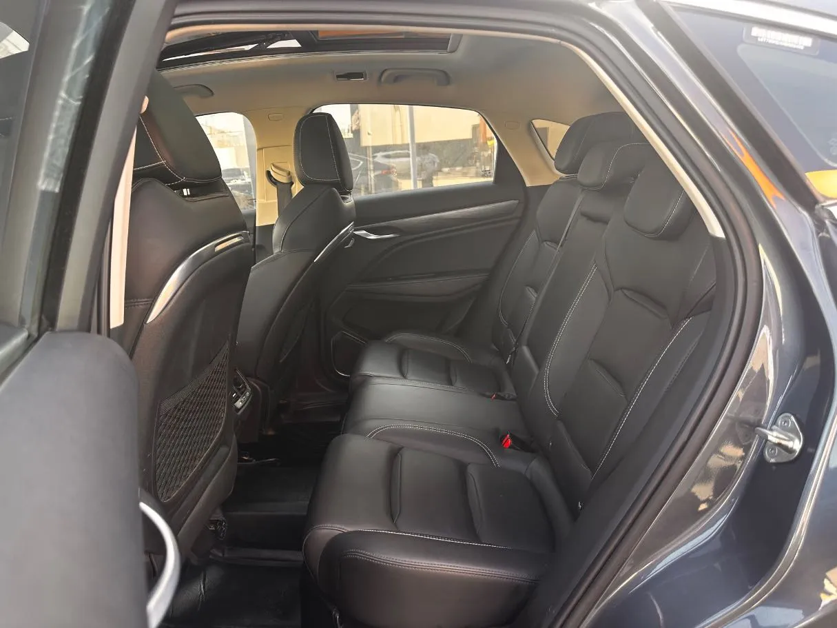 Car image 15