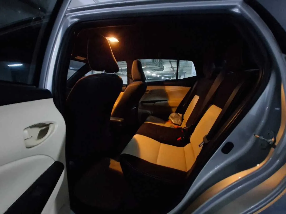 Car image 13