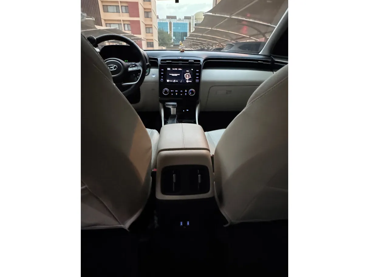 Car image 20