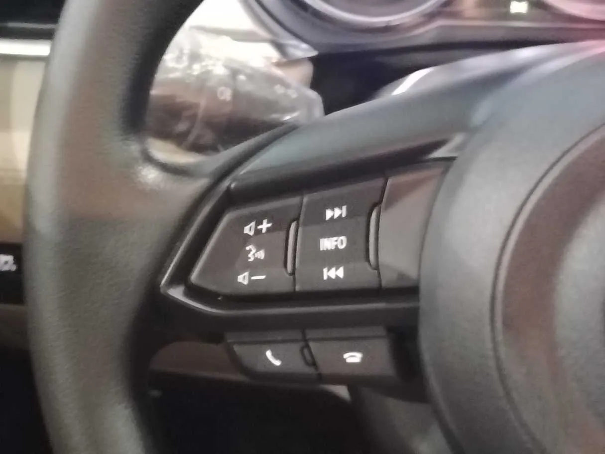 Car image 25
