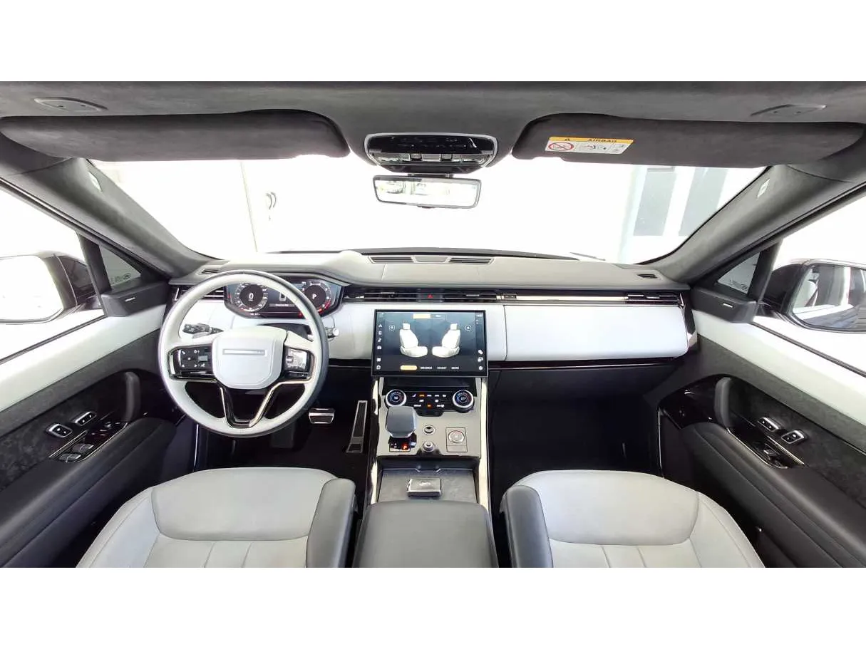 Car image 18