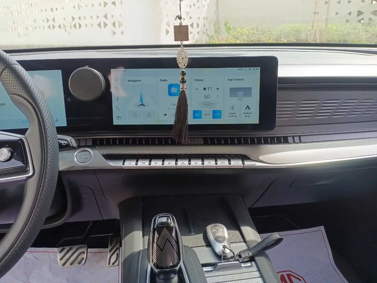 Car image 18