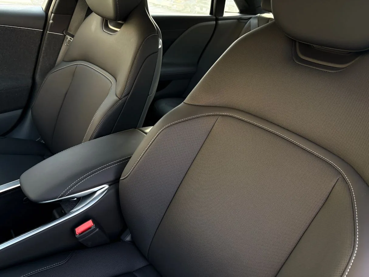 Car image 13