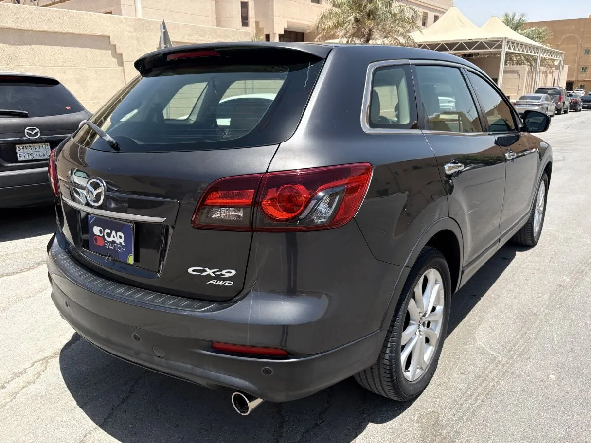 Car image 5