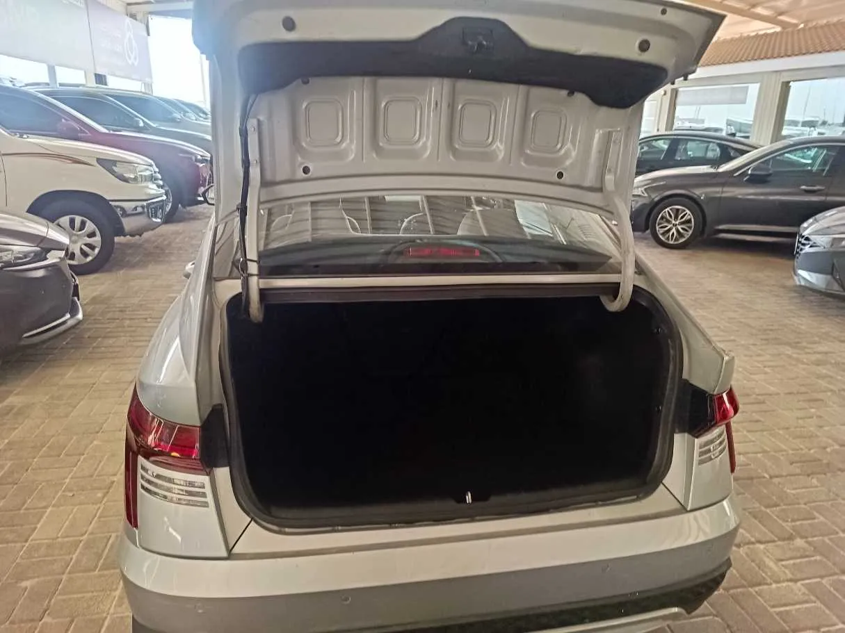 Car image 25