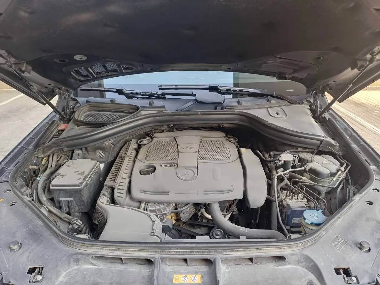 Car image 24
