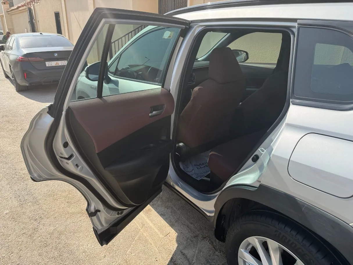 Car image 9