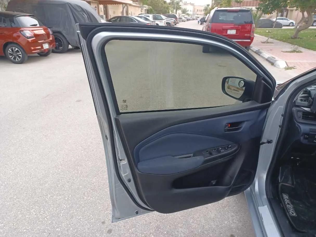 Car image 10