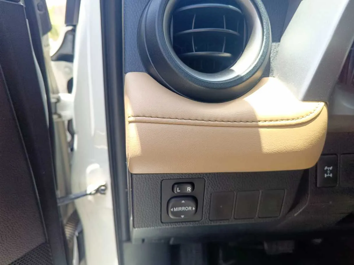 Car image 27