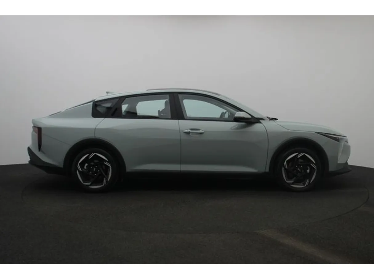 Car image 13