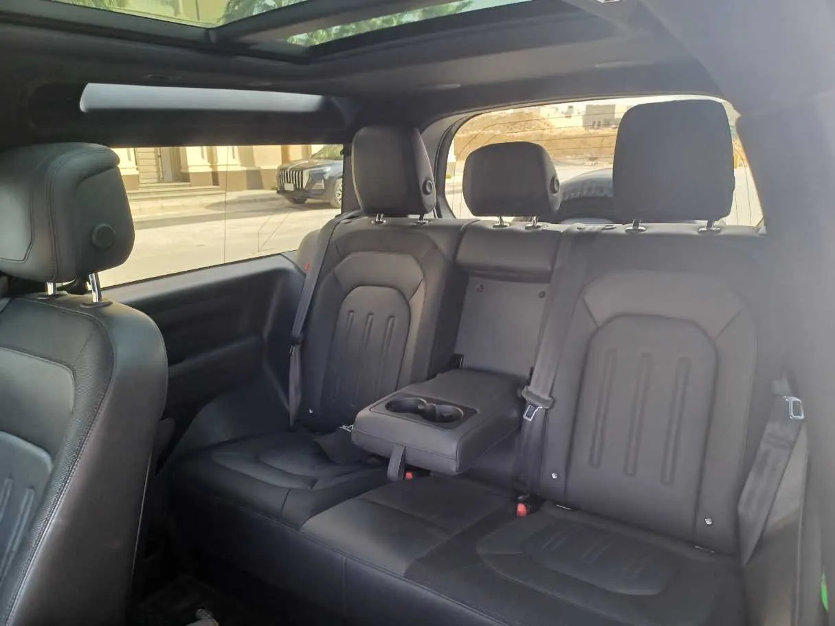 Car image 13