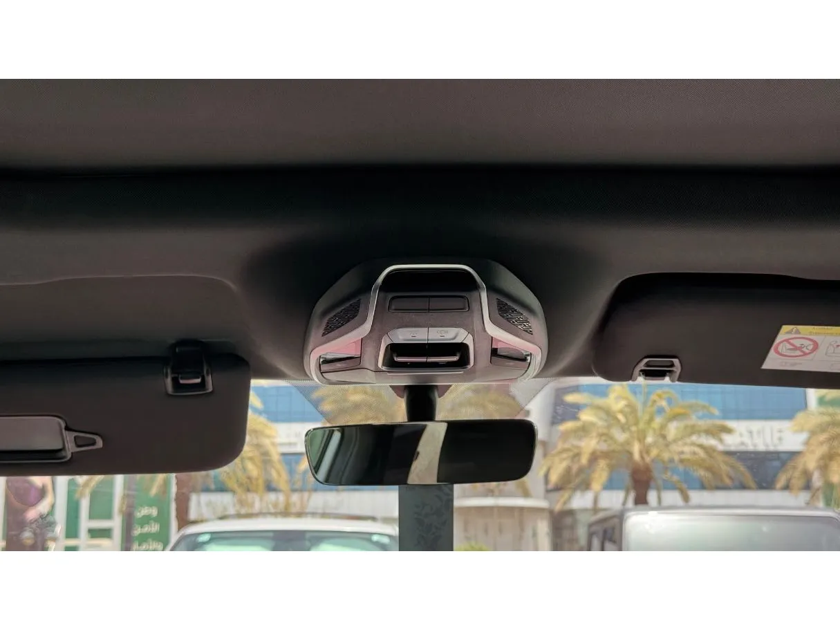 Car image 25