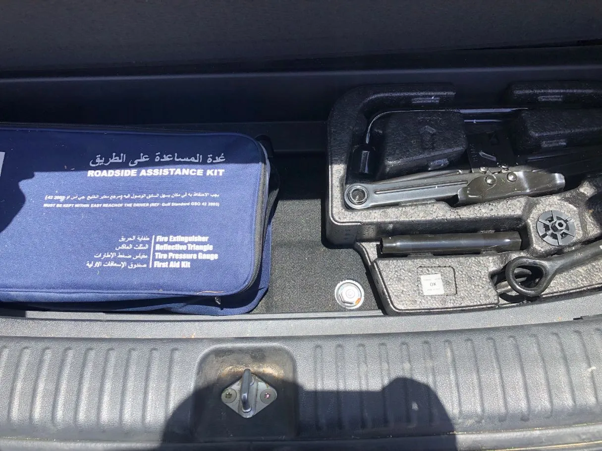 Car image 23