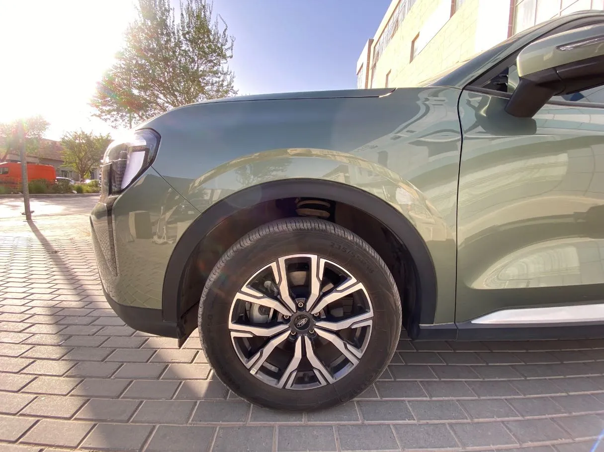 Car image 9