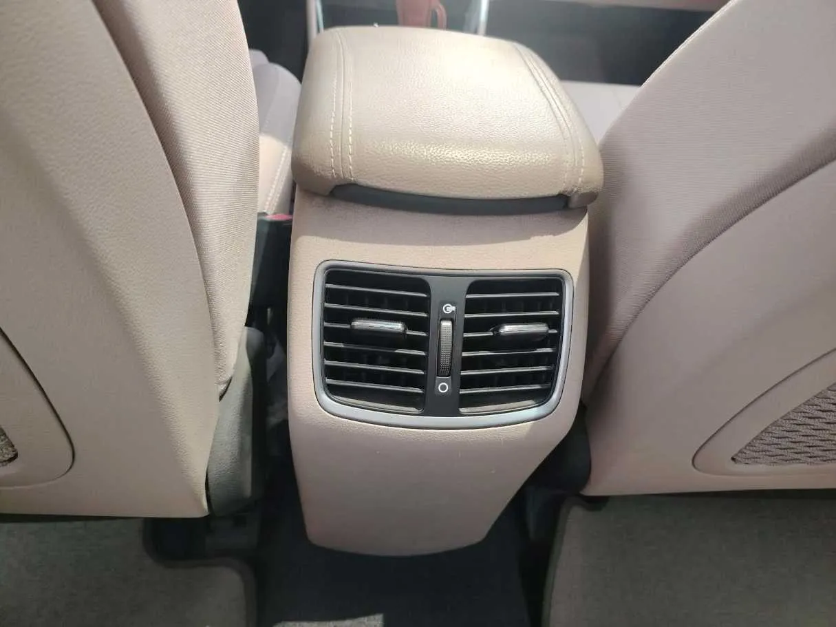 Car image 31