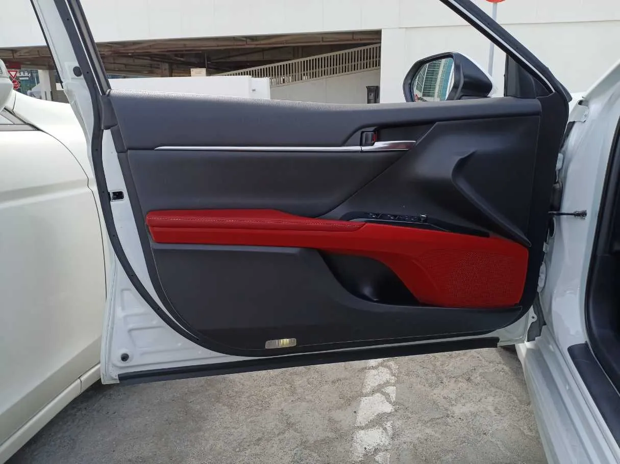 Car image 10