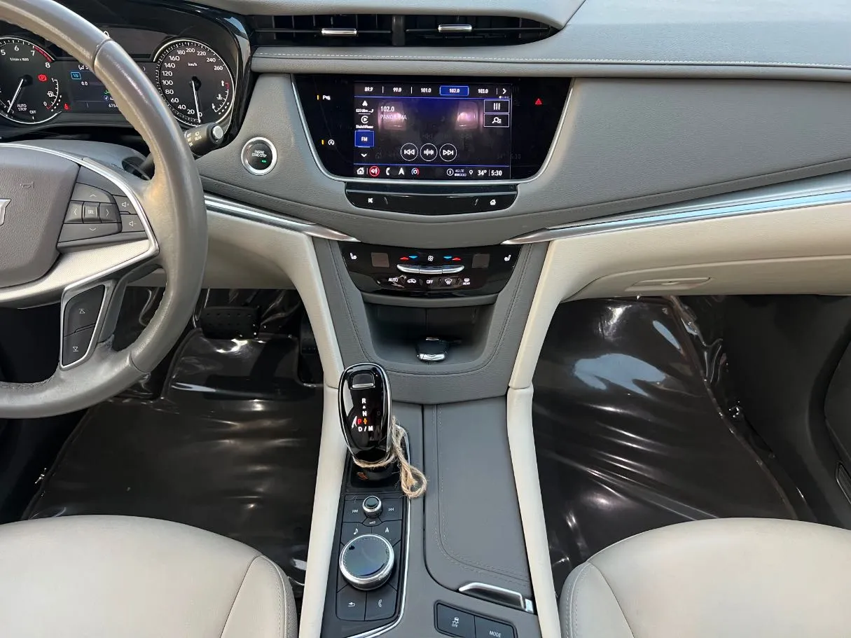 Car image 18