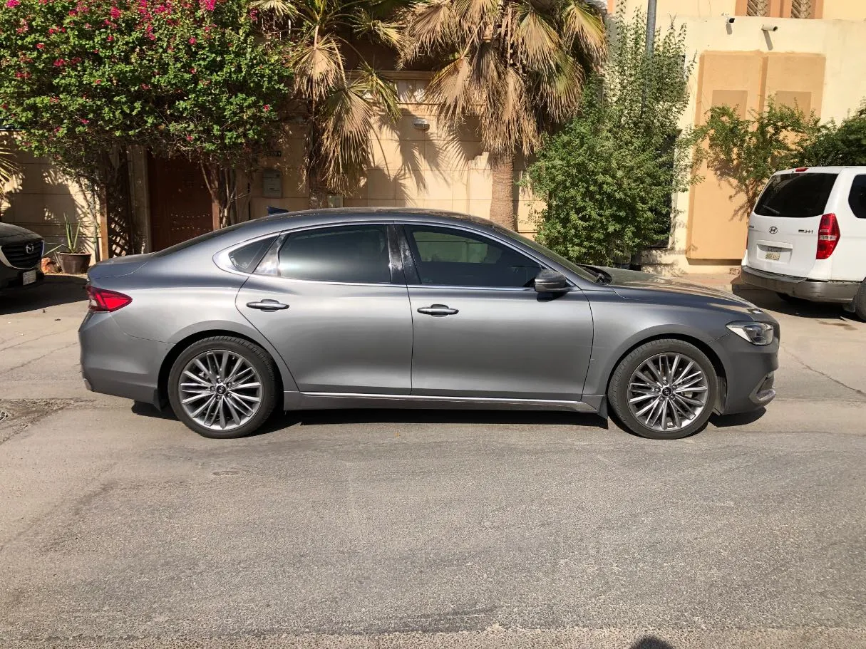 Car image 4