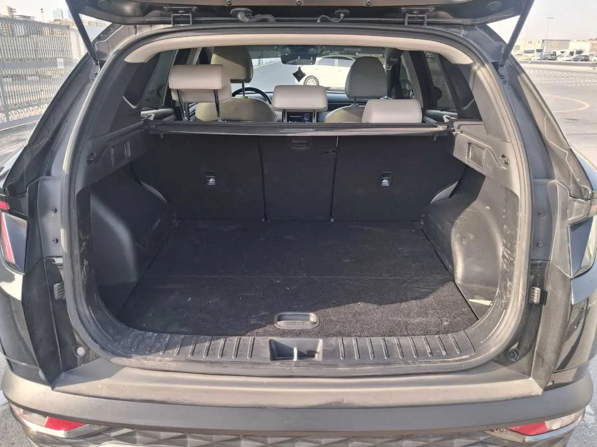 Car image 19