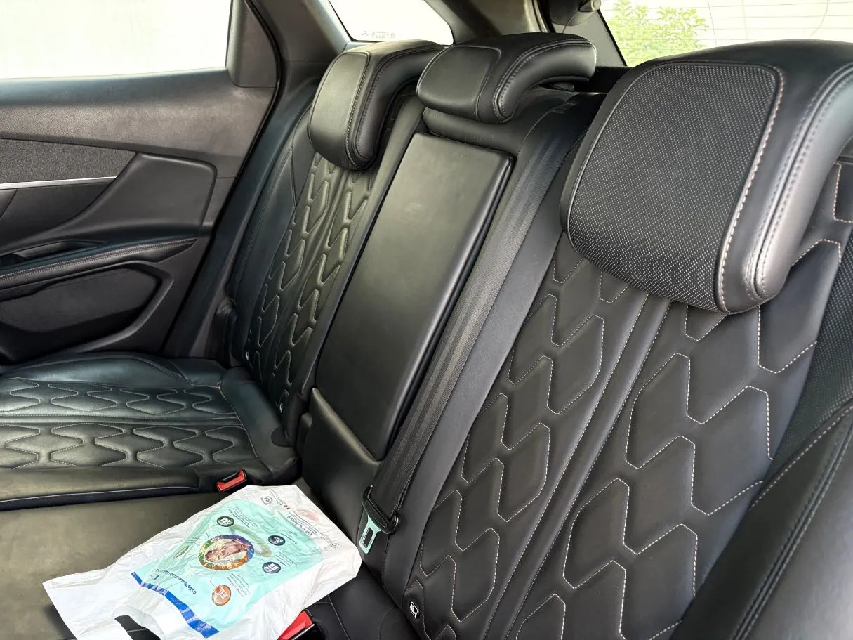 Car image 16