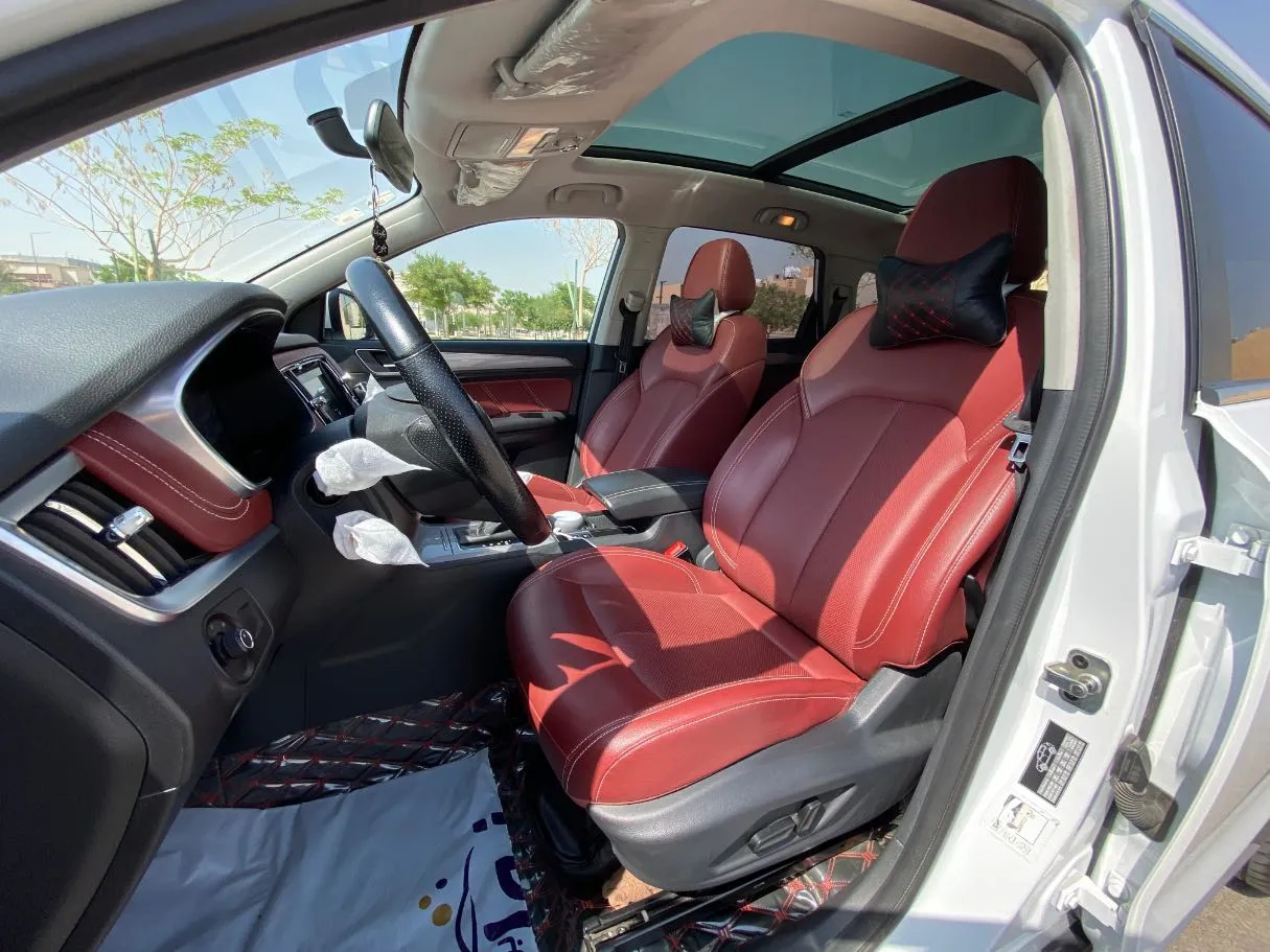 Car image 11