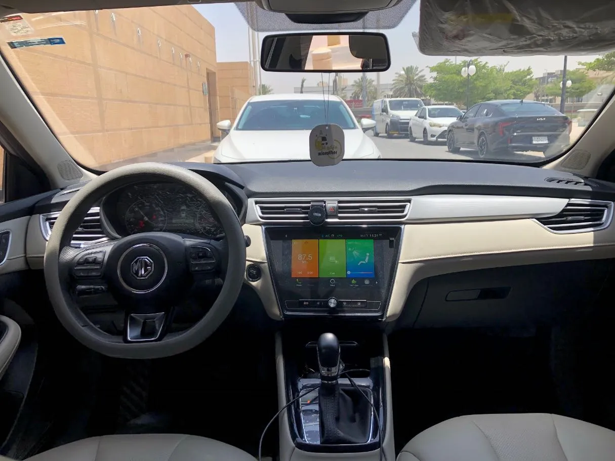 Car image 16