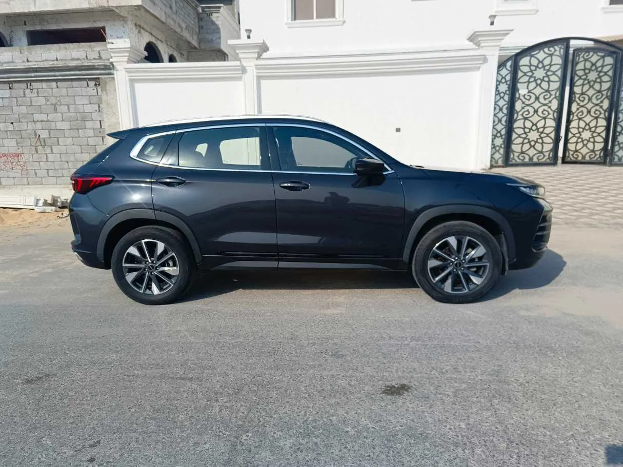 Car image 4