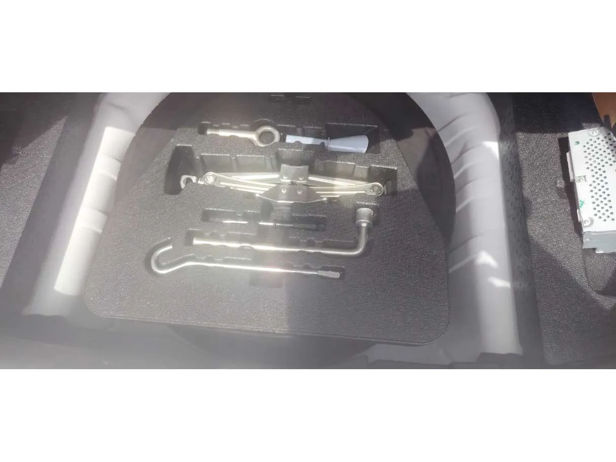 Car image 26