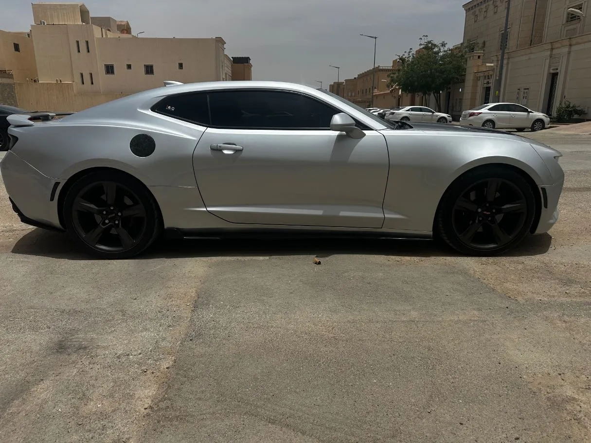 Car image 4