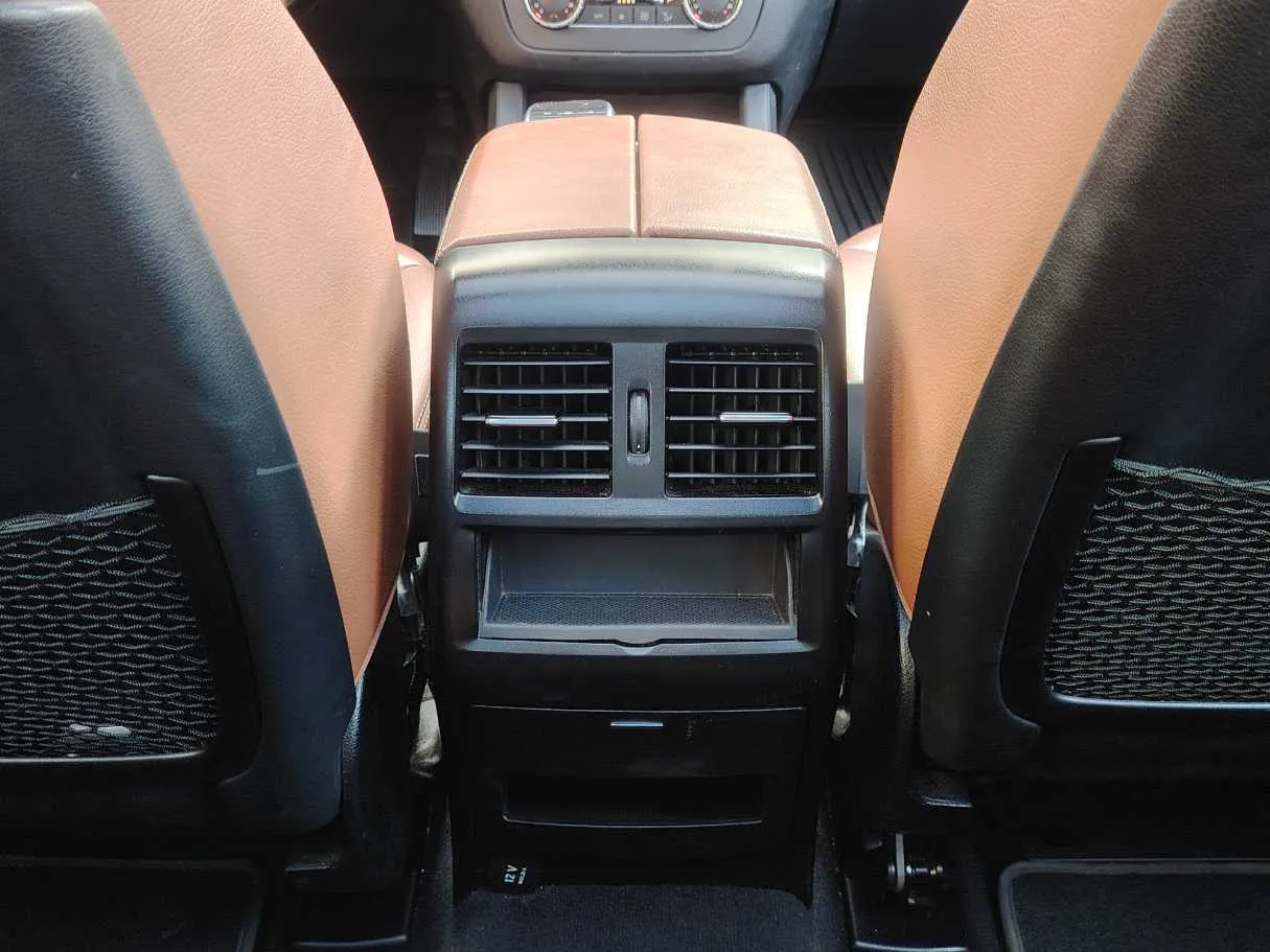 Car image 31
