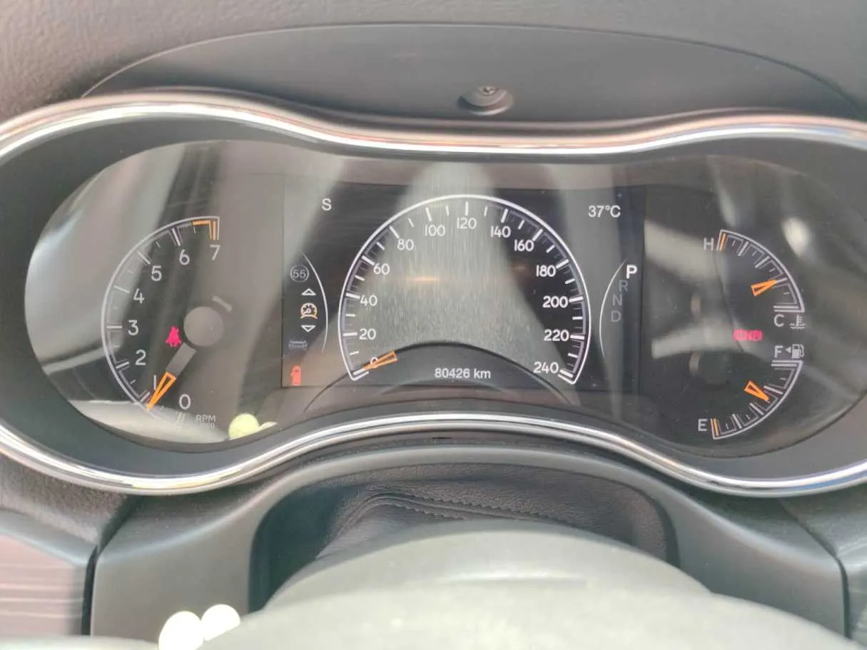 Car image 26