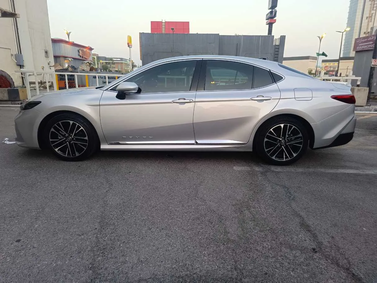 Car image 8