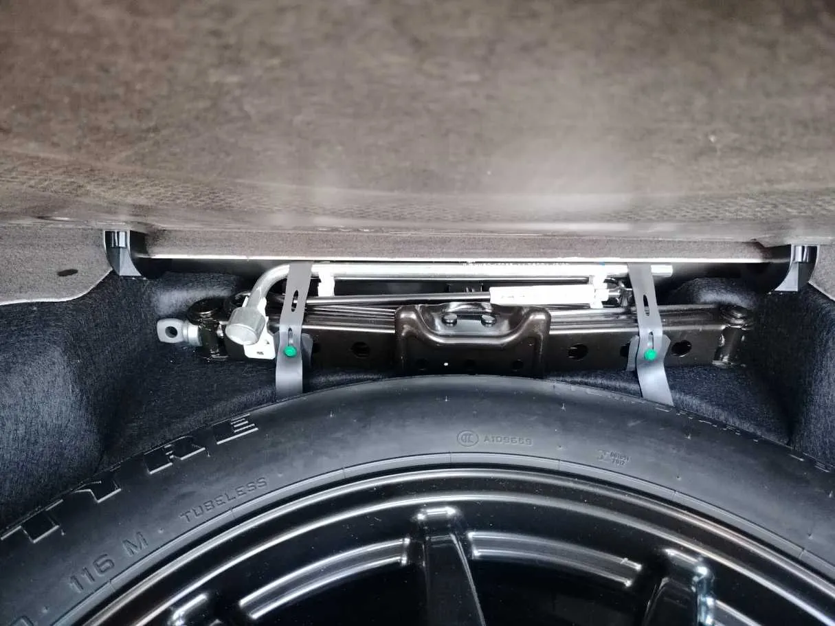 Car image 33