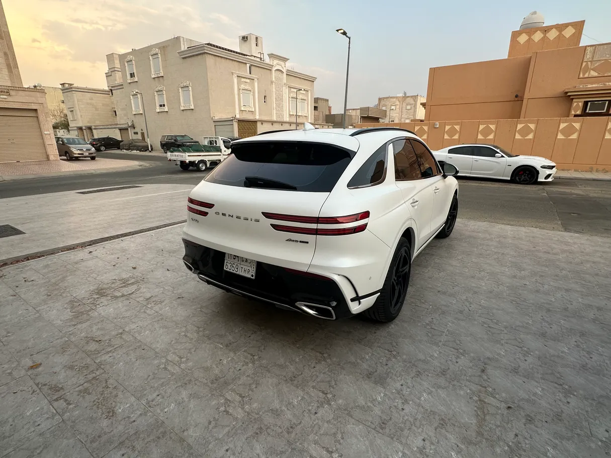 Car image 3