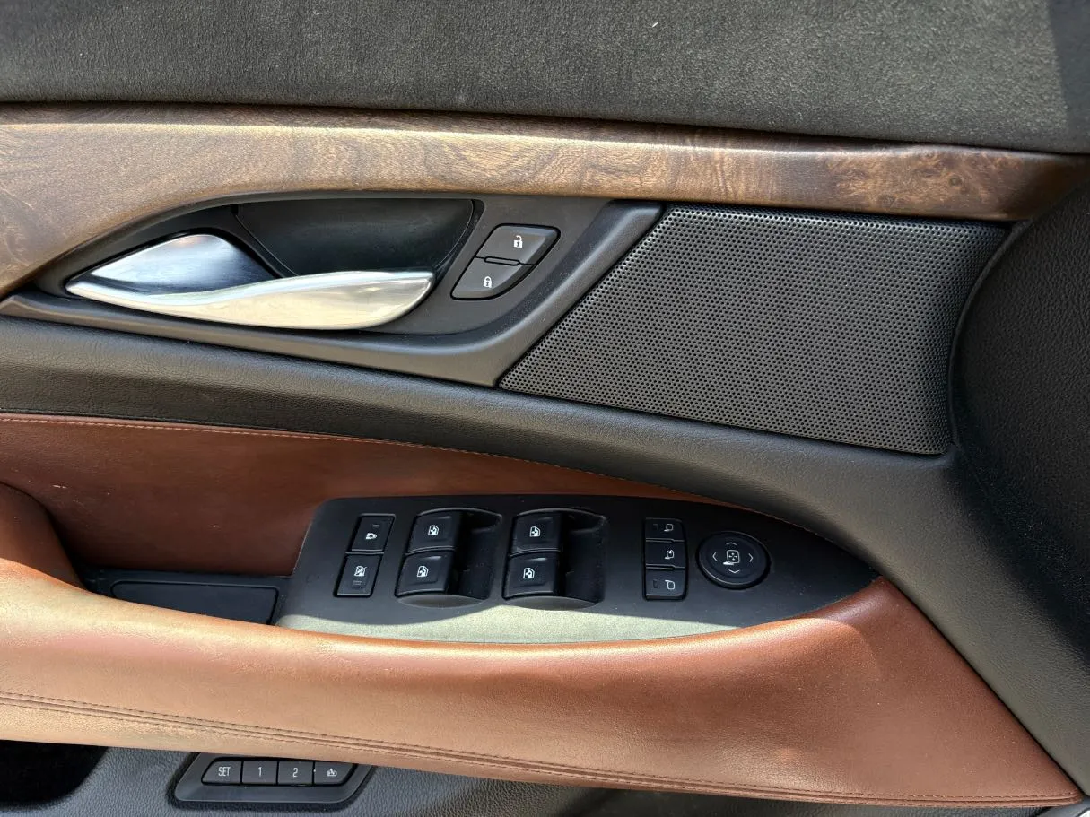 Car image 26