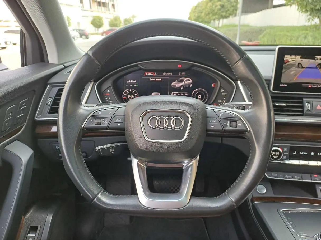 Car image 18